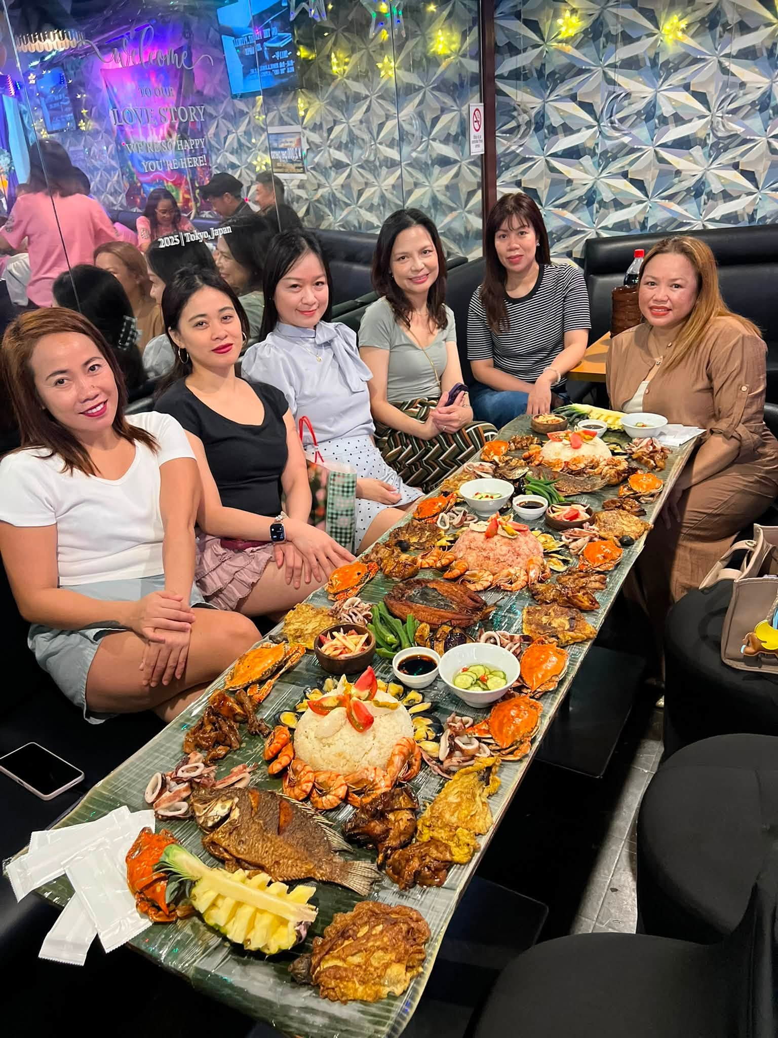 Guests enjoying a boodle feast