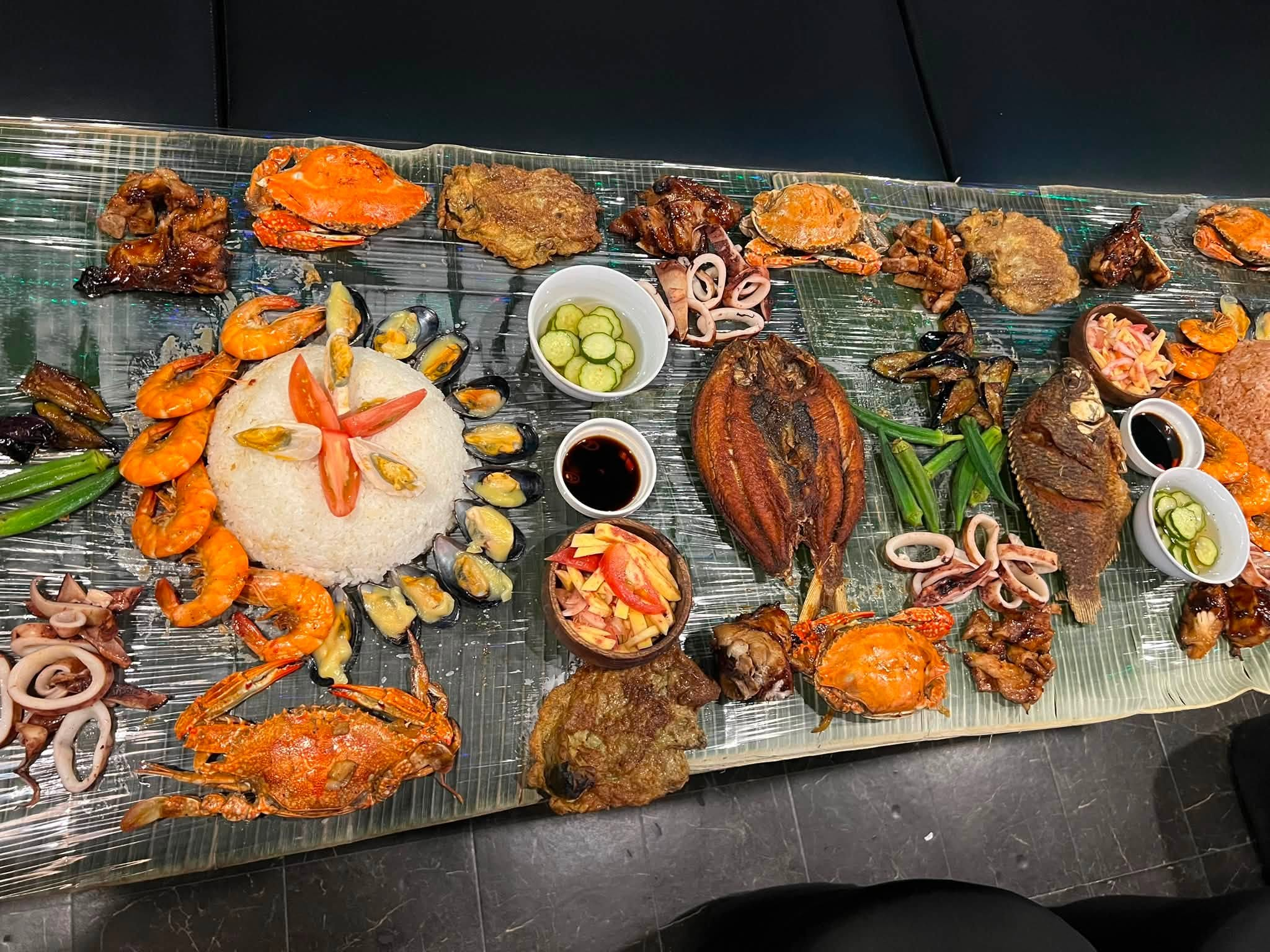 Isla Pamilya boodle feast